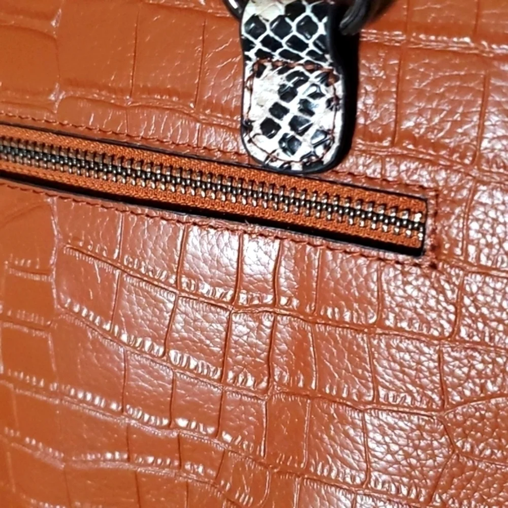 Genuine Leather Reptile Embossed Handbag Snake Accents - Picture 10 of 10